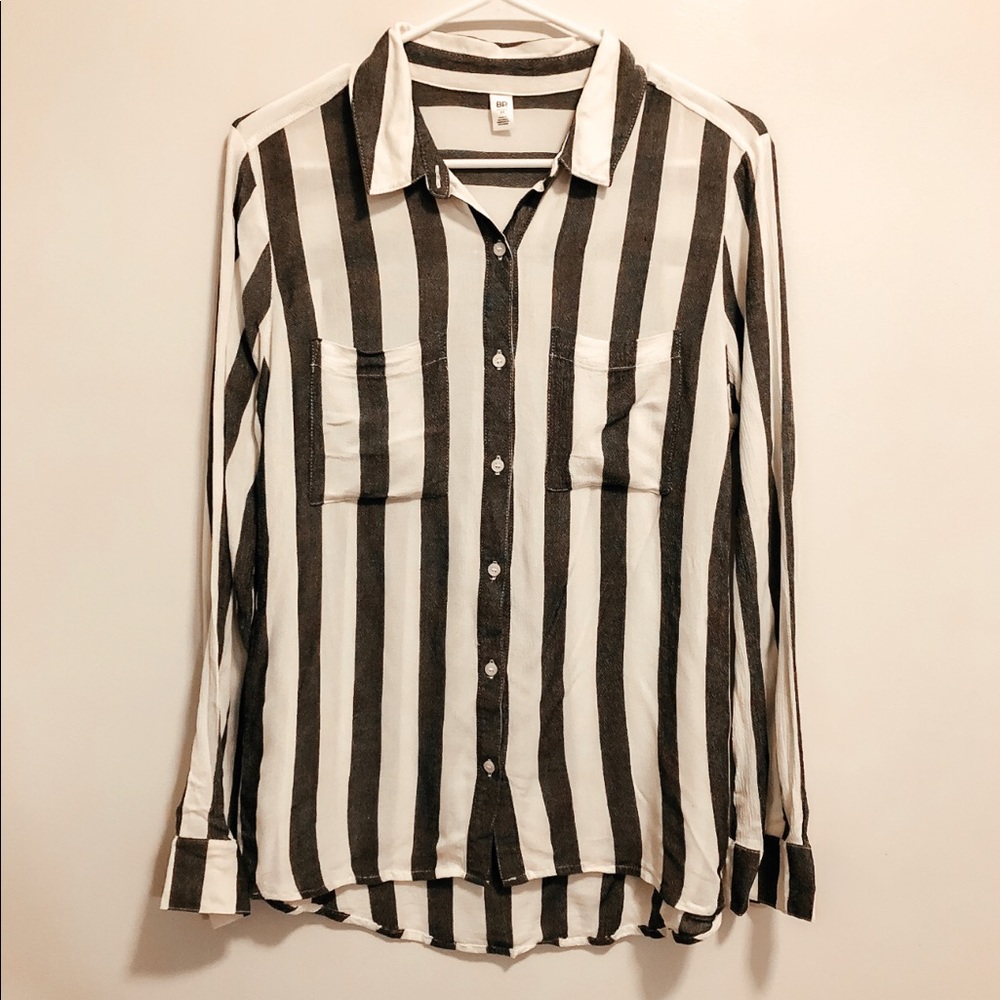 Linen white and grey striped button down